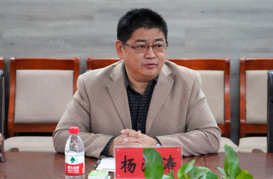 我们石品院长一行到河南大学美术学院交流座谈 我们石品院长一行到河南大学美术学院交流座谈