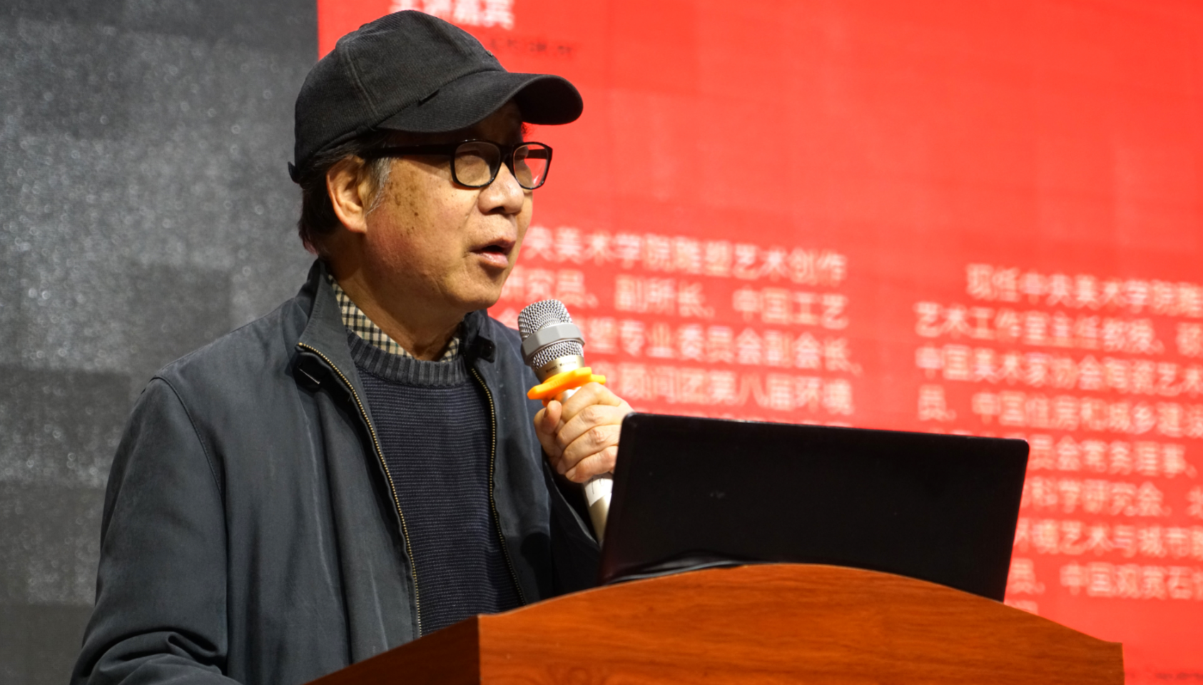 中央美术学院秦璞教授到我们讲学 中央美术学院秦璞教授到我们讲学