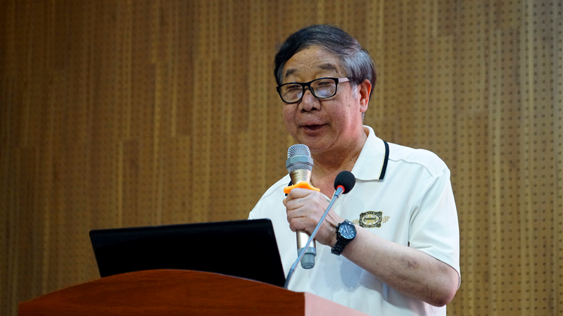 郑州大学戴庞海教授到我们讲学 郑州大学戴庞海教授到我们讲学