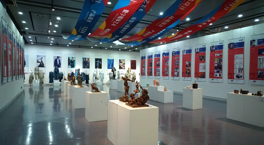 我们建院20周年师生优秀作品展隆重开幕 我们建院20周年师生优秀作品展隆重开幕