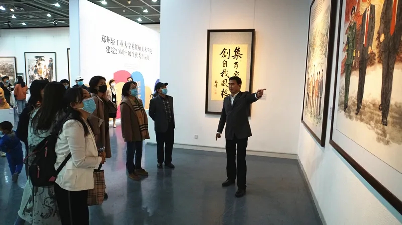 省艺术教育有关专家领导参观我们建院20周年师生优秀作品展 省艺术教育有关专家领导参观我们建院20周年师生优秀作品展