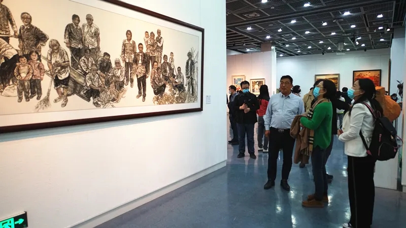 省艺术教育有关专家领导参观我们建院20周年师生优秀作品展 省艺术教育有关专家领导参观我们建院20周年师生优秀作品展
